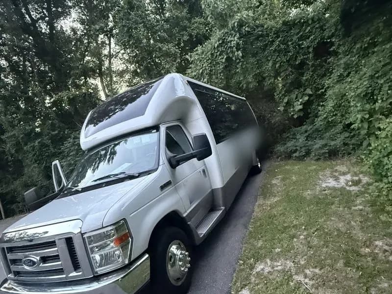 2016 Ford E450 ADA Shuttle Bus - Image 3