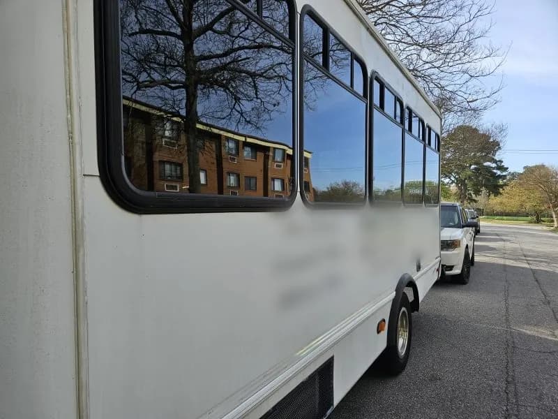 2008 Ford Starcraft E450 Mini Buses/Shuttles - Image 3