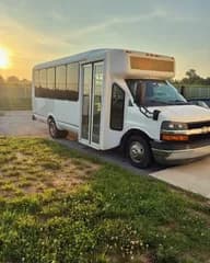 2016 Chevrolet Express 4500 bus