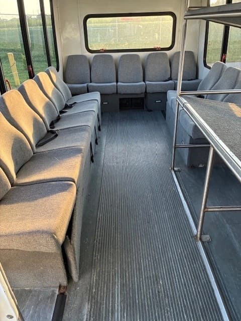2016 Chevrolet Express 4500 Mini Buses/Shuttles - Image 6