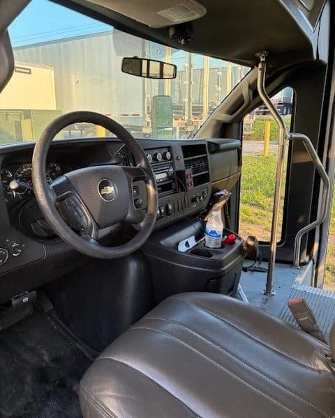 2016 Chevrolet Express 4500 Mini Buses/Shuttles - Image 4