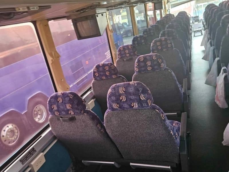 2001 MCI D4500 Coach Bus - Image 9