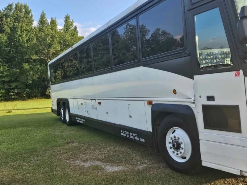 2001 MCI D4500 Coach Bus - Image 15