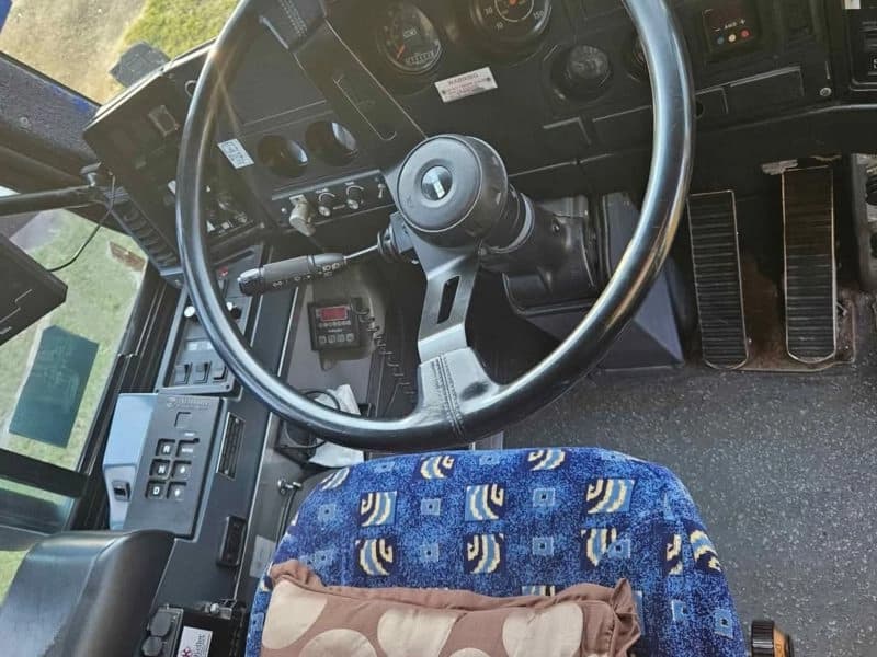 2001 MCI D4500 Coach Bus - Image 6