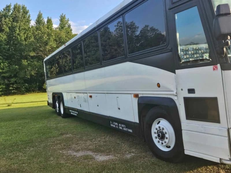 2001 MCI D4500 Coach Bus - Image 3