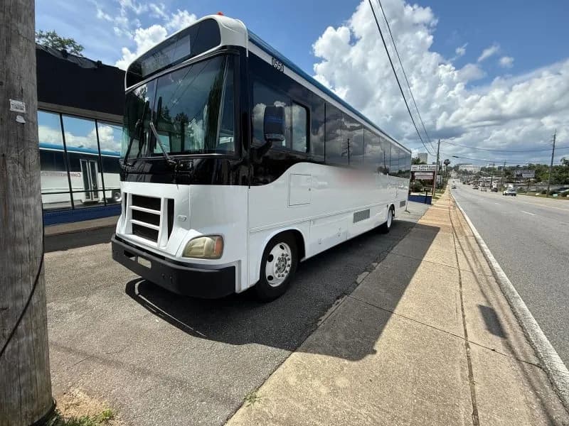 2013 Freightliner MB-45 Coach Bus - Image 1