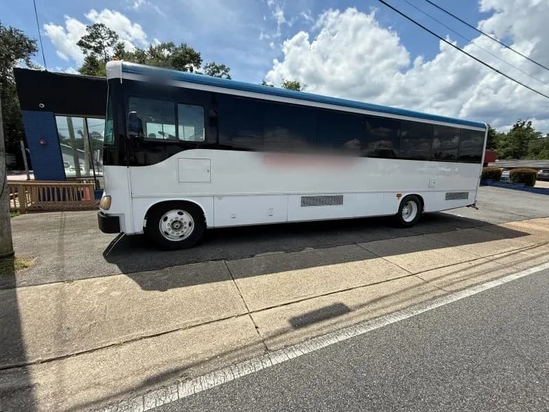 2013 Freightliner MB-45 Coach Bus - Image 2