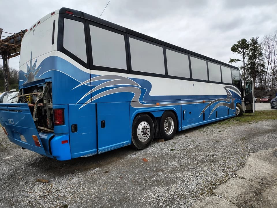 1998 MCI EL-3 Conversion/Specialty - Image 3