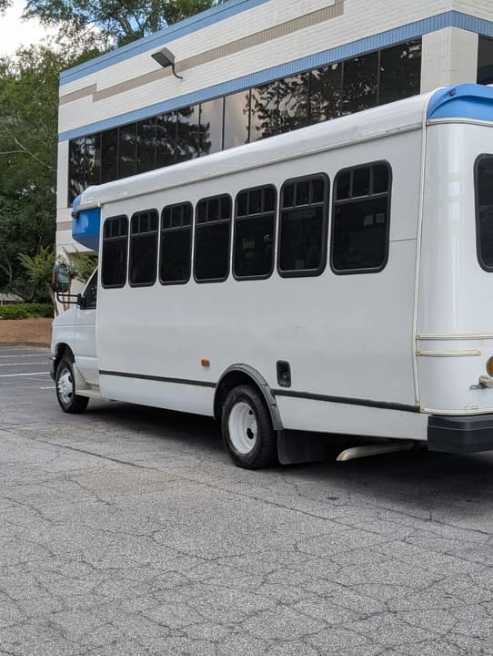 2017 Ford E450 Mini Buses/Shuttles - Image 2