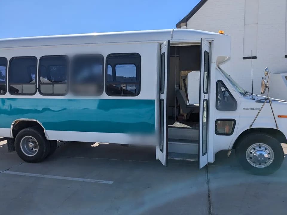 1988 Ford Econoline Champion Series Mini Buses/Shuttles - Image 2