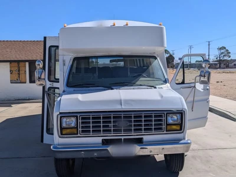 1988 Ford Econoline Champion Series Mini Buses/Shuttles - Image 3