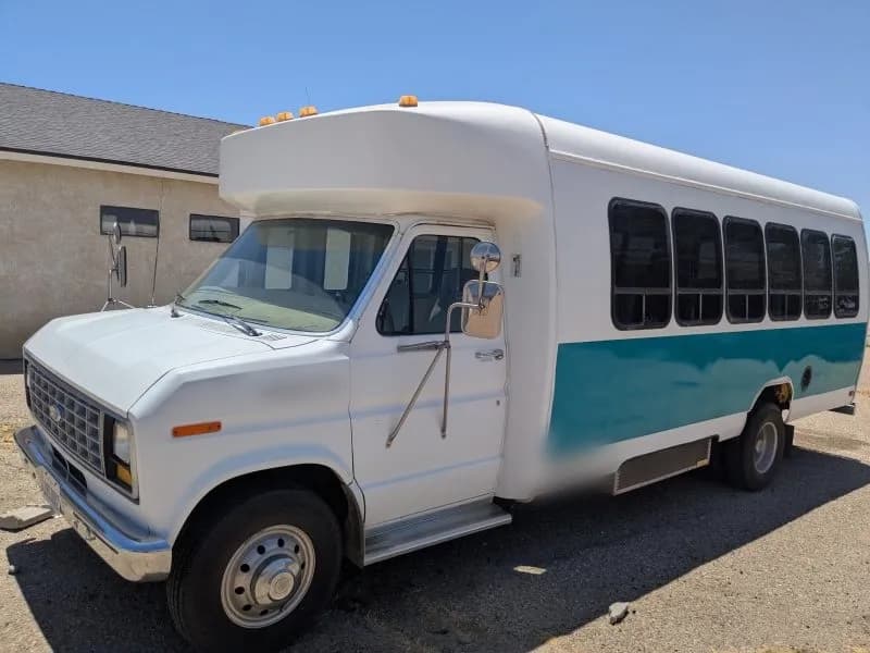 1988 Ford Econoline Champion Series Mini Buses/Shuttles - Image 1