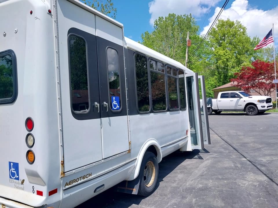 2015 Chevrolet Elkhart Coach Aerotech Shuttle Bus - Image 8