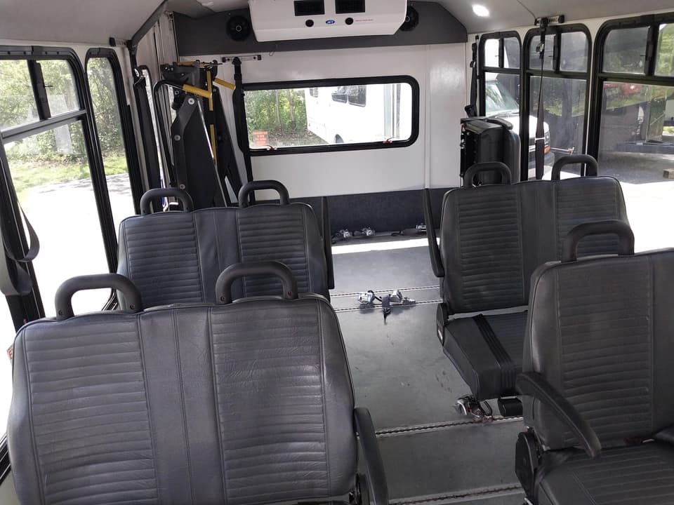 2015 Chevrolet Elkhart Coach Aerotech Shuttle Bus - Image 7