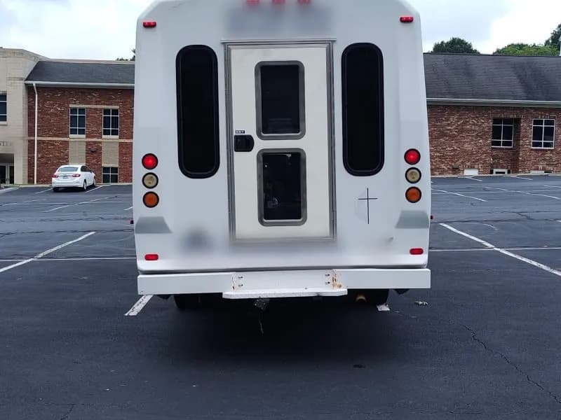 2007 Chevrolet 5500 Aero Elite Shuttle Bus - Image 4
