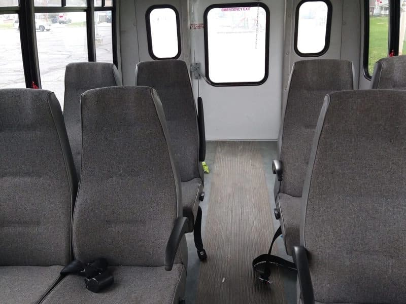 2008 Ford 3DC Elkhart Coach Shuttle Bus - Image 7
