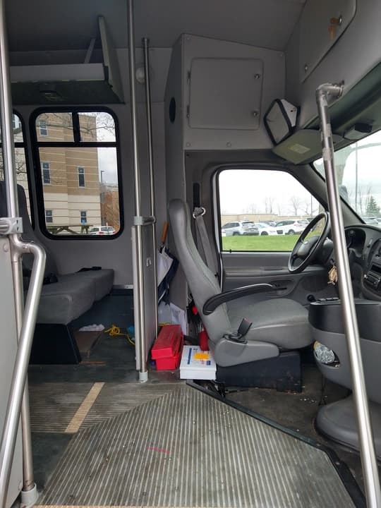 2008 Ford 3DC Elkhart Coach Shuttle Bus - Image 10