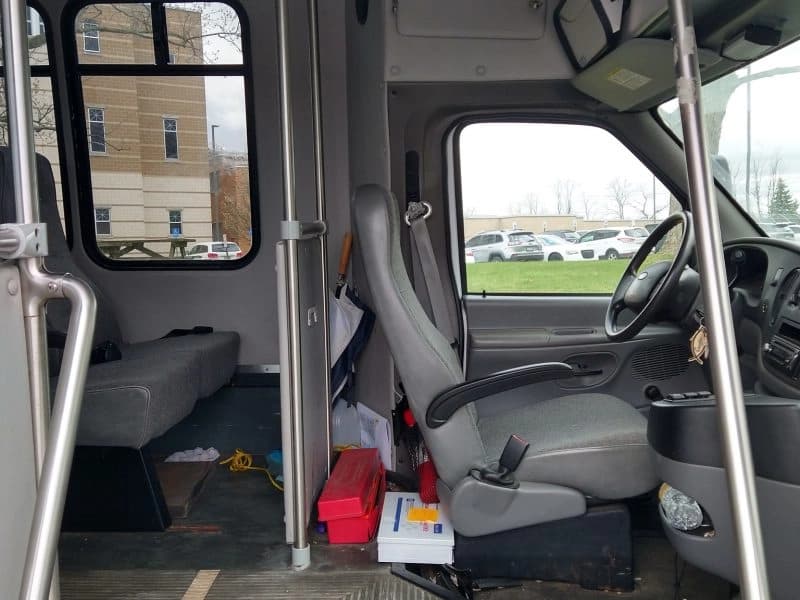 2008 Ford 3DC Elkhart Coach Shuttle Bus - Image 15