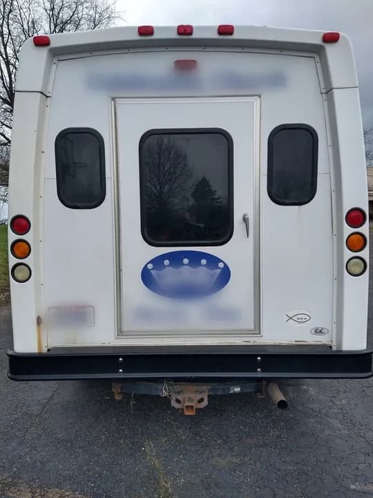2008 Ford 3DC Elkhart Coach Shuttle Bus - Image 6