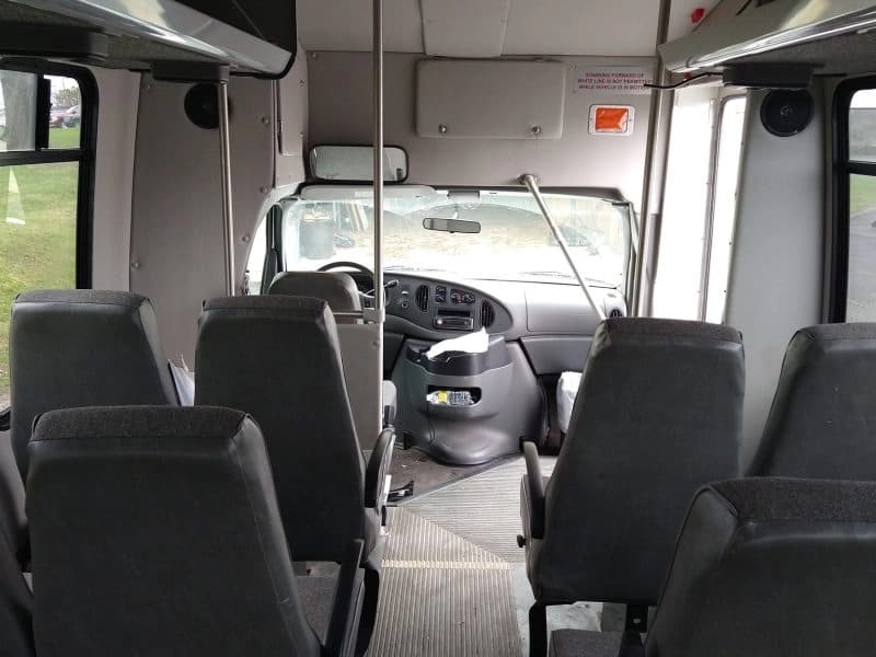 2008 Ford 3DC Elkhart Coach Shuttle Bus - Image 9