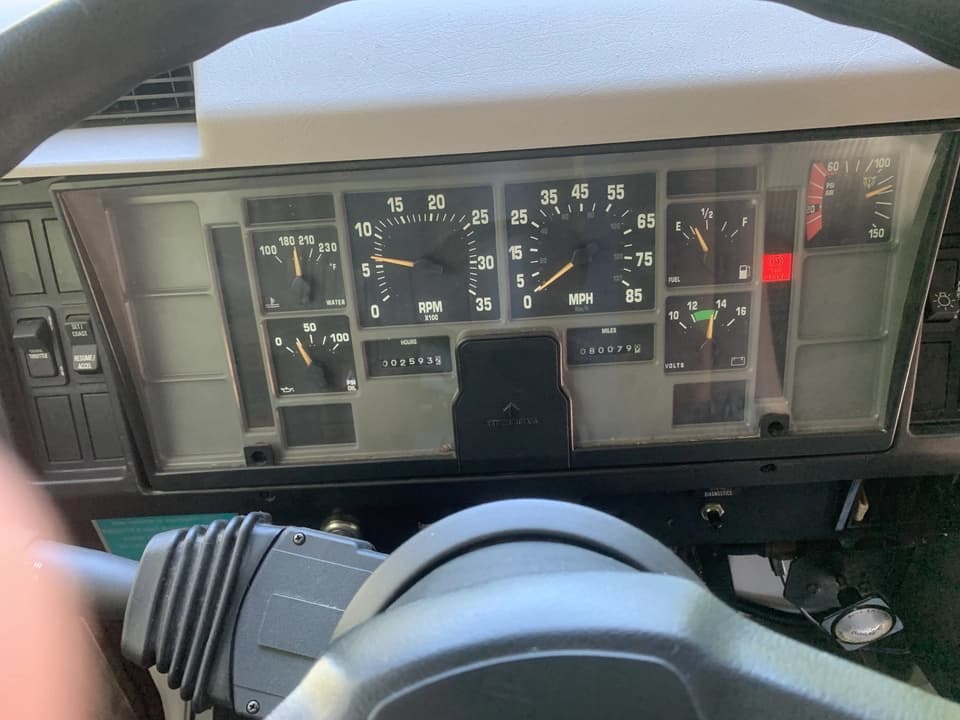 1999 International 340 Shuttle Bus - Image 3