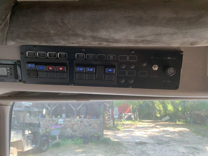 1999 International 340 Shuttle Bus - Image 12