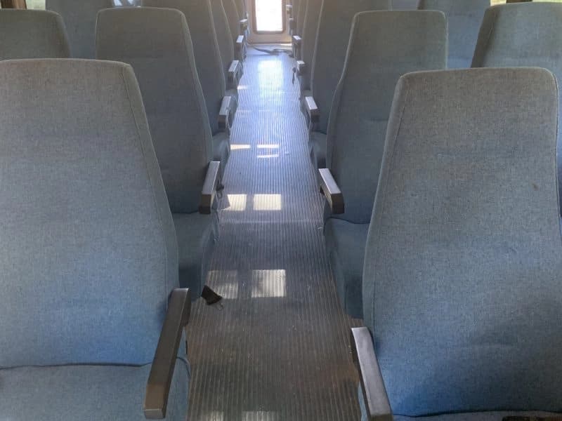 1999 International 340 Shuttle Bus - Image 6