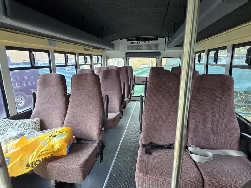 2006 Chevrolet 2500 Shuttle Bus - Image 5
