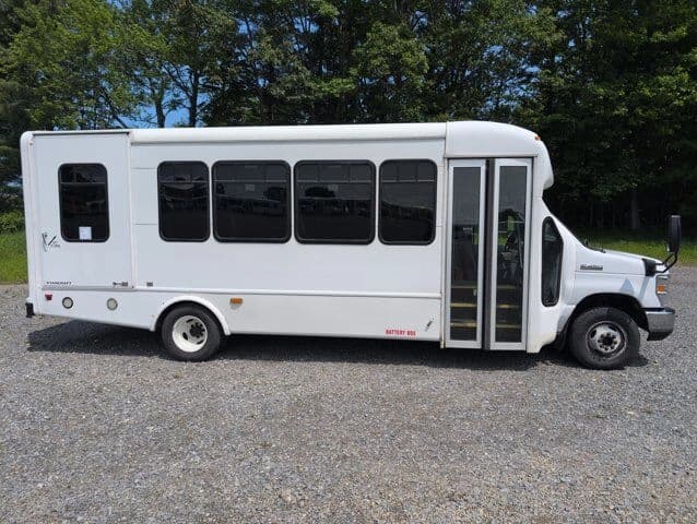 2019 Ford Starcraft Cutaway Shuttle Bus - Image 4