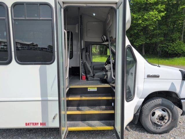 2019 Ford Starcraft Cutaway Shuttle Bus - Image 5