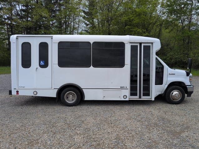 2021 Ford Champion Cutaway Shuttle Bus - Image 4