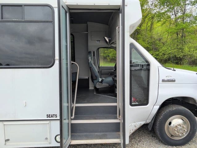 2021 Ford Champion Cutaway Shuttle Bus - Image 5