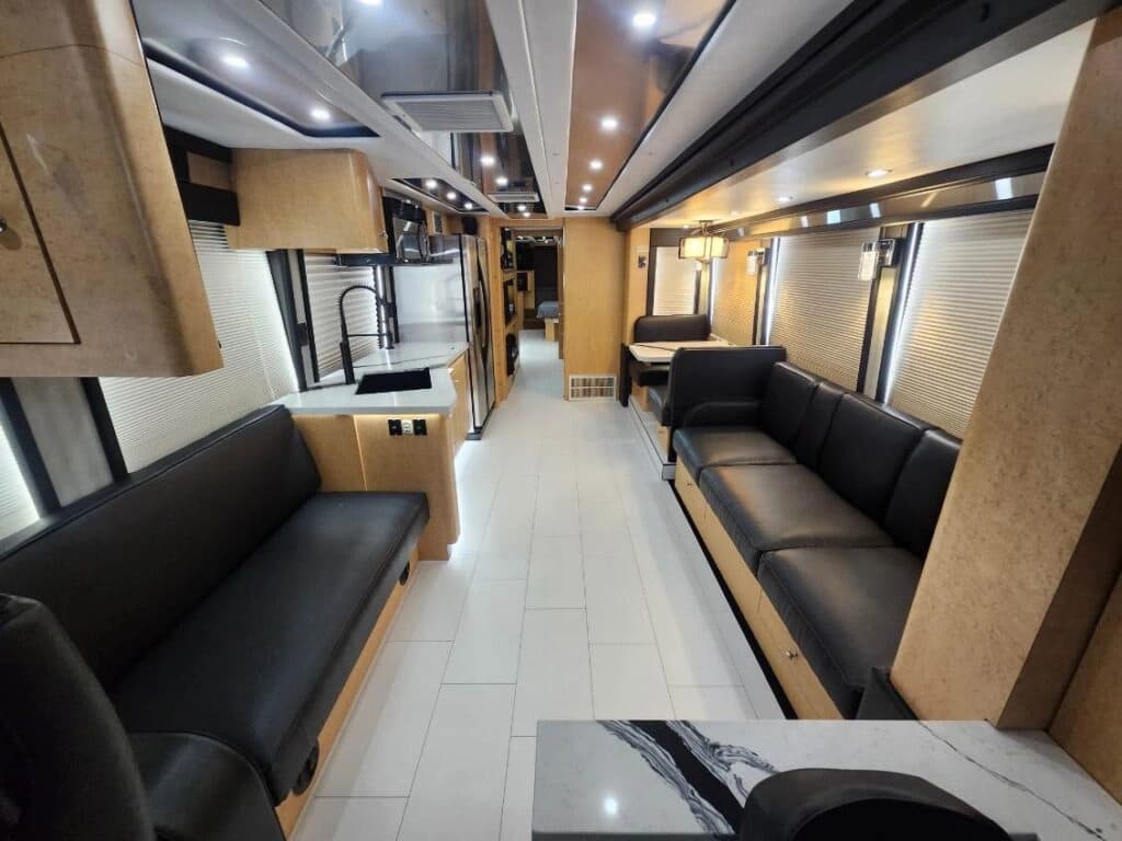 2003 Prevost XLII Entertainer Motorcoach - Image 13