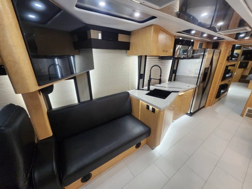 2003 Prevost XLII Entertainer Motorcoach - Image 14