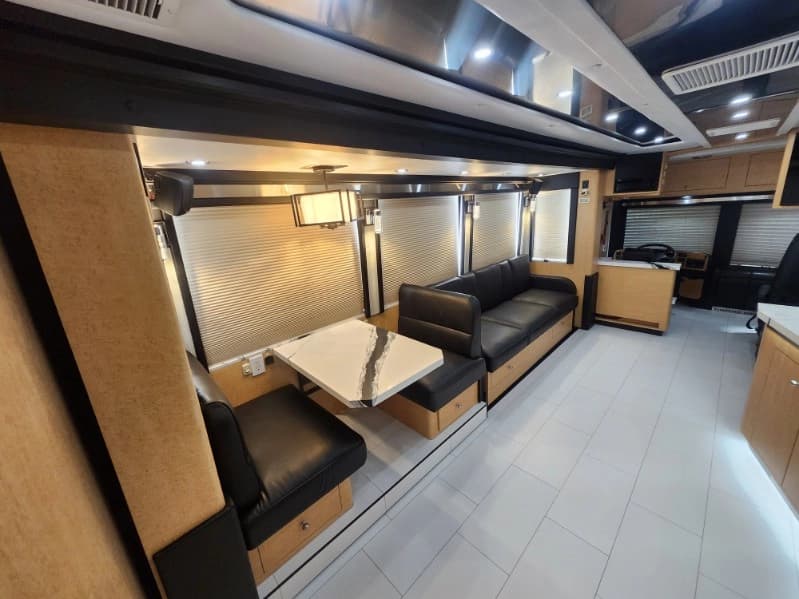 2003 Prevost XLII Entertainer Motorcoach - Image 20