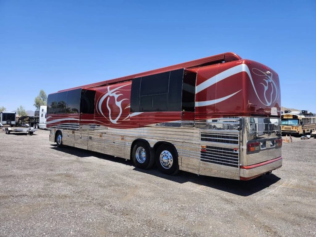 2003 Prevost XLII Entertainer Motorcoach - Image 4