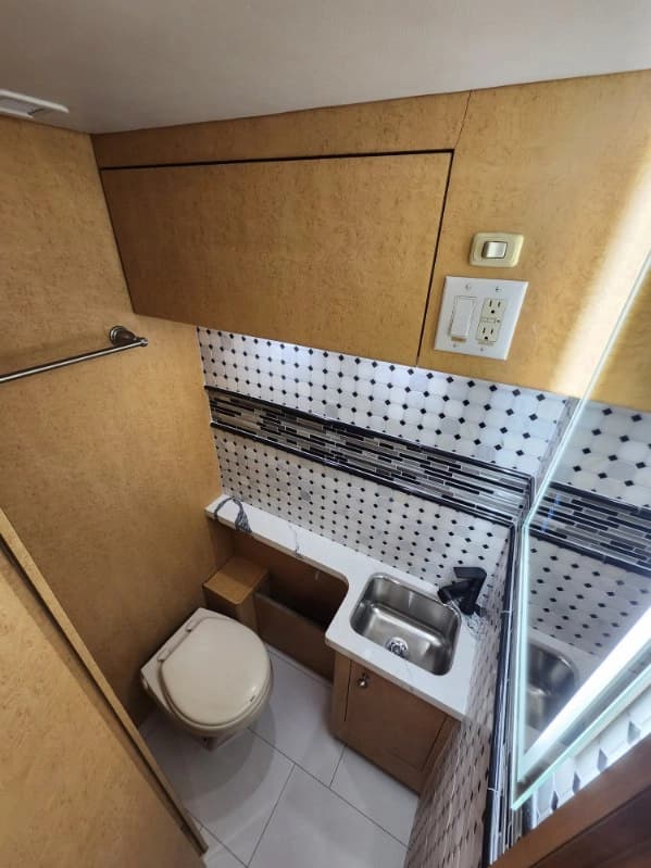 2003 Prevost XLII Entertainer Motorcoach - Image 21