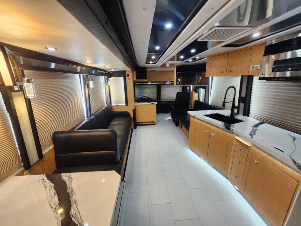 2003 Prevost XLII Entertainer Motorcoach - Image 24