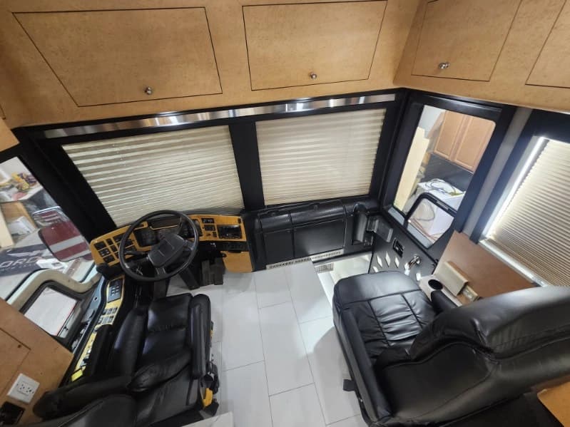 2003 Prevost XLII Entertainer Motorcoach - Image 10