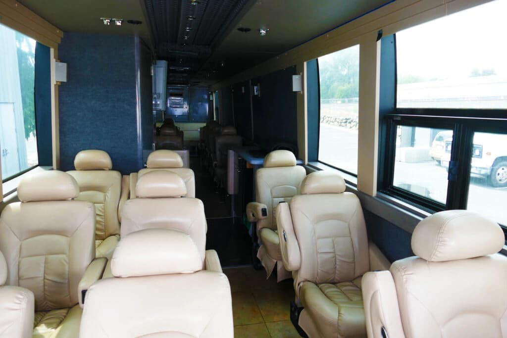 2004 Prevost XLII LeMirage Entertainer Motorcoach - Image 6