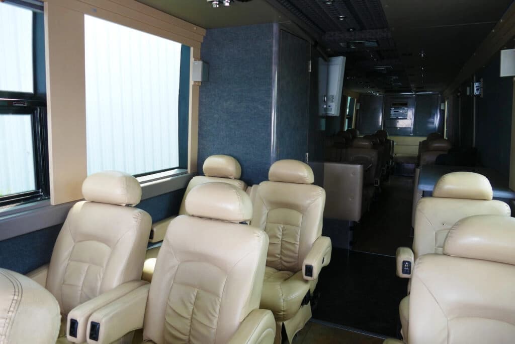 2004 Prevost XLII LeMirage Entertainer Motorcoach - Image 8