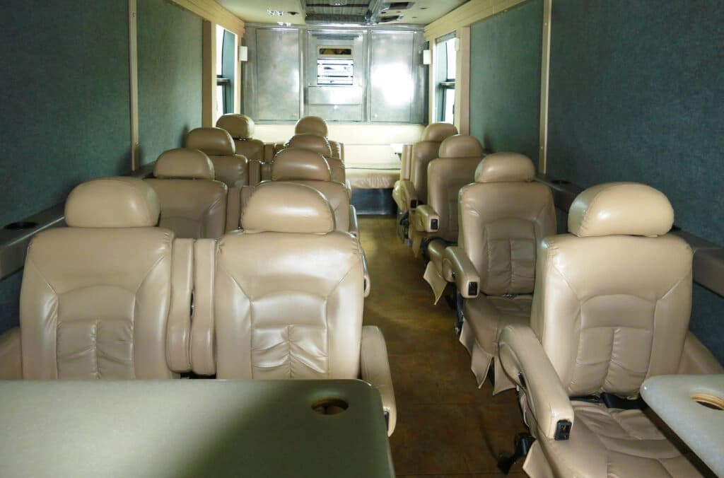 2004 Prevost XLII LeMirage Entertainer Motorcoach - Image 10