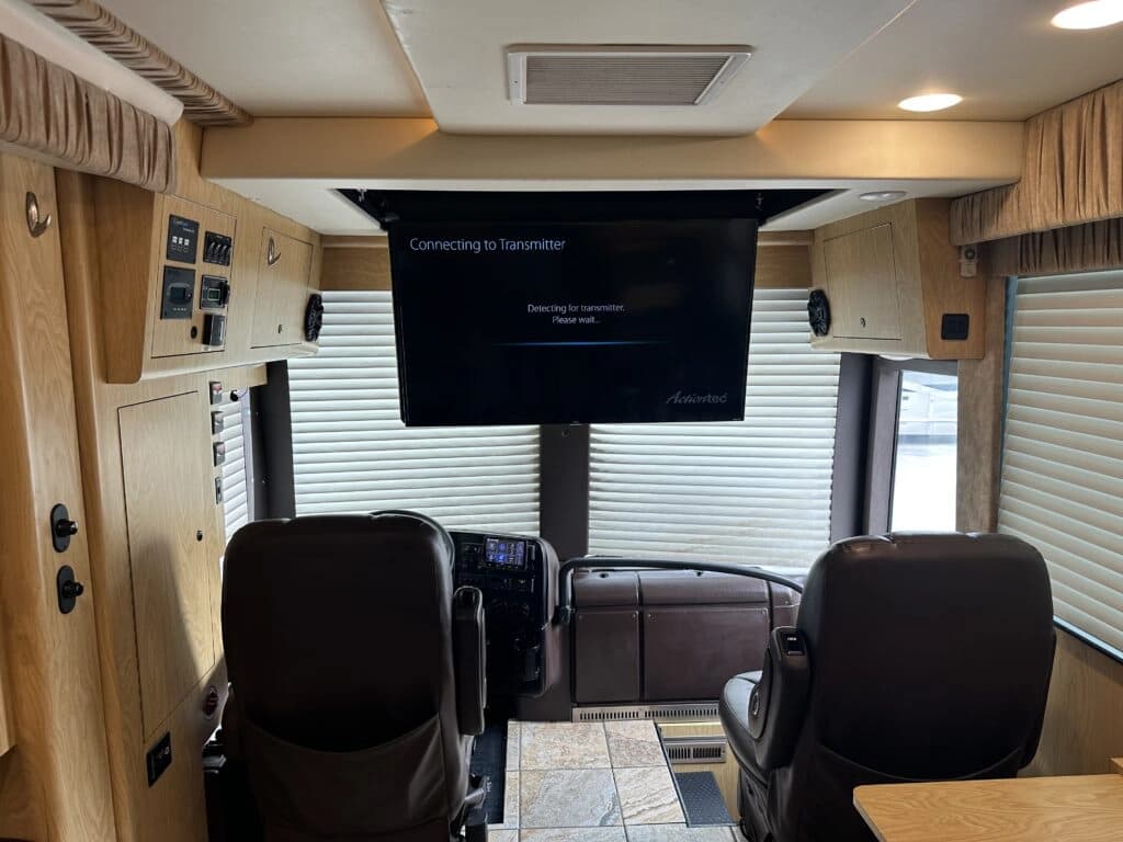 2005 Prevost XLII Entertainer Motorcoach - Image 11