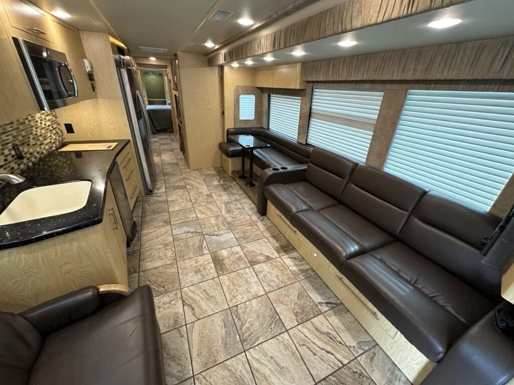 2005 Prevost XLII Entertainer Motorcoach - Image 13
