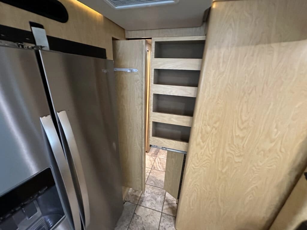 2005 Prevost XLII Entertainer Motorcoach - Image 17