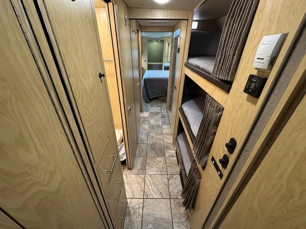 2005 Prevost XLII Entertainer Motorcoach - Image 18