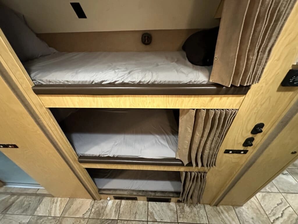 2005 Prevost XLII Entertainer Motorcoach - Image 20