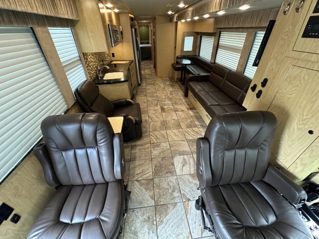 2005 Prevost XLII Entertainer Motorcoach - Image 9