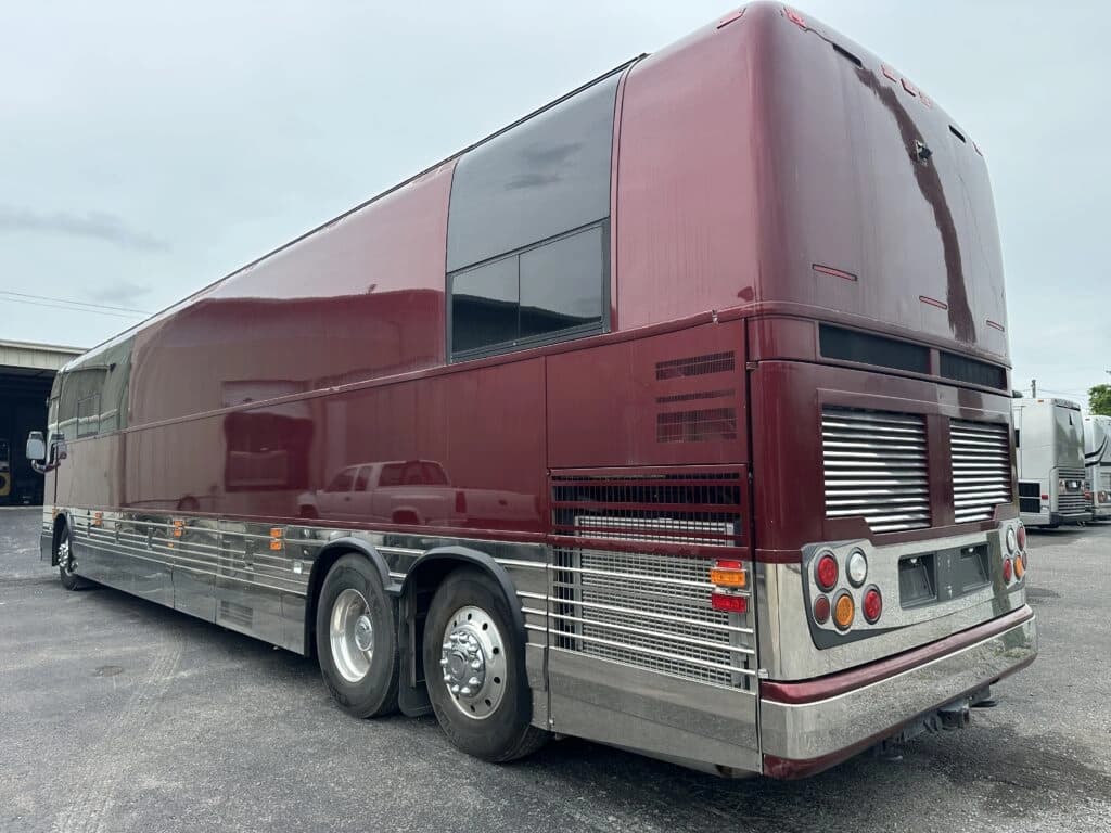 2006 Prevost XLII Entertainer Motorcoach - Image 3