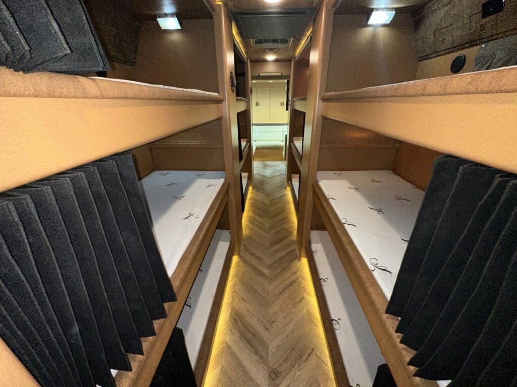 2006 Prevost XLII Entertainer Motorcoach - Image 15